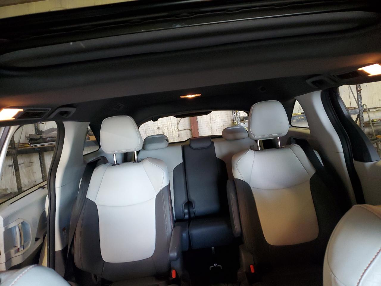 2021 Toyota Sienna - Image 10
