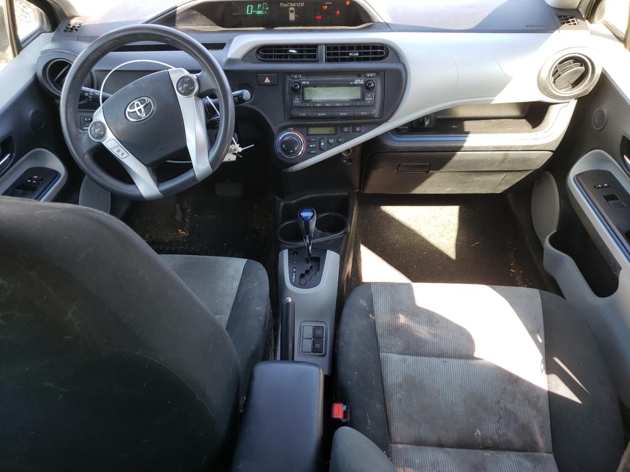 2012 Toyota Prius - Image 8