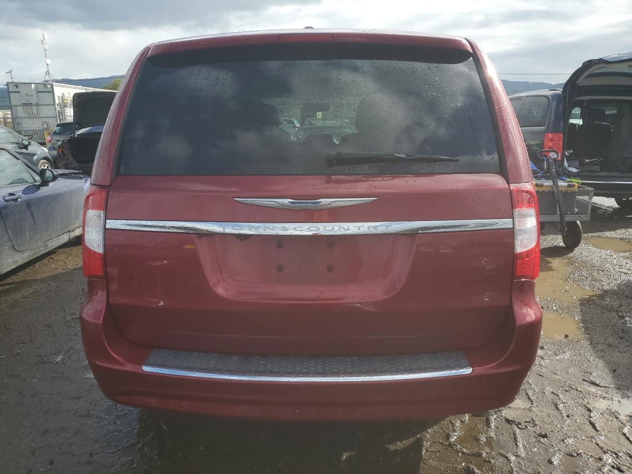 2015 Chrysler Town & Country - Image 6