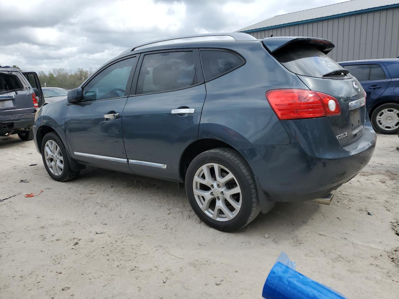 2012 Nissan Rogue - Image 2