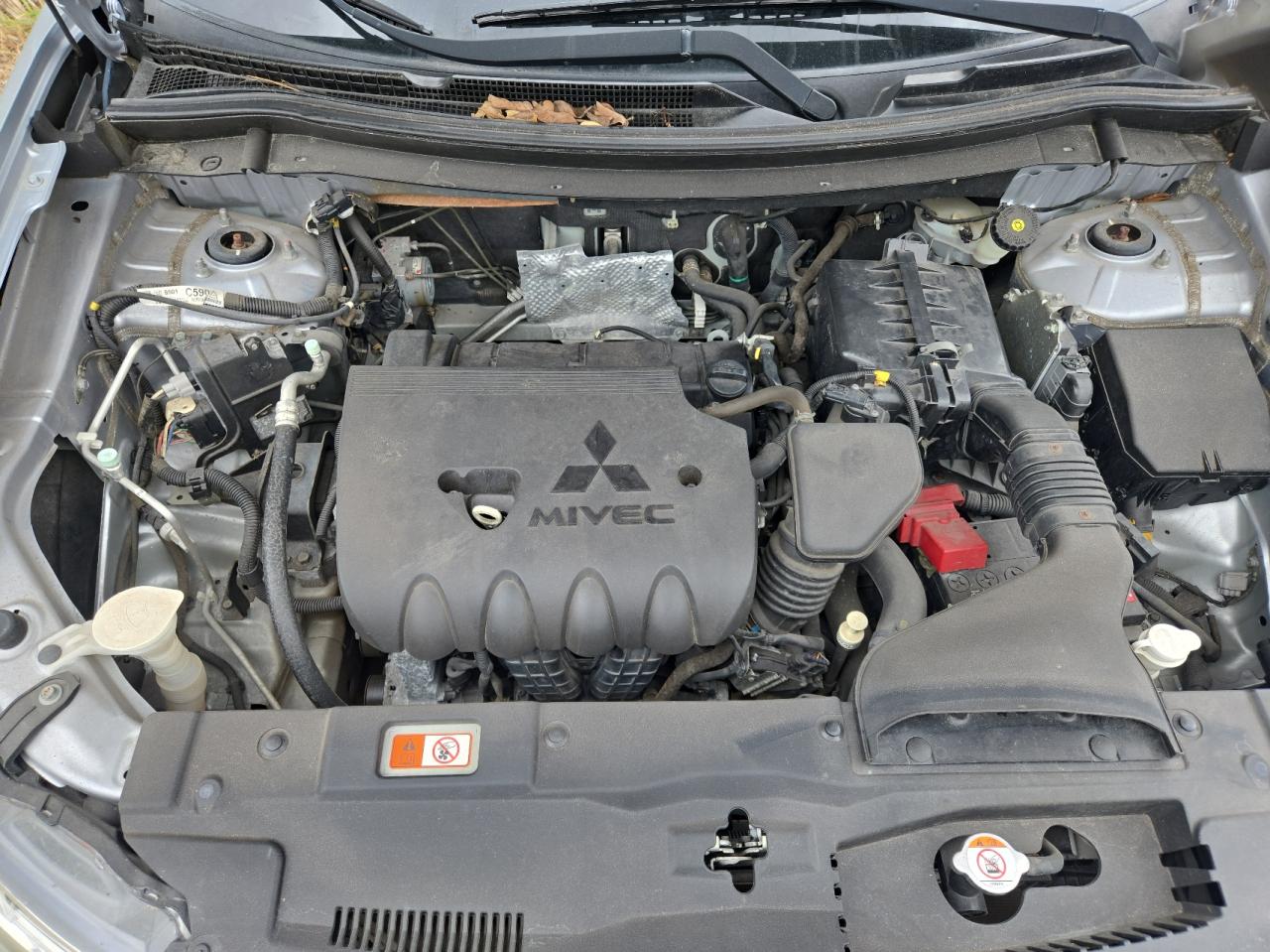 2014 Mitsubishi Outlander - Image 7