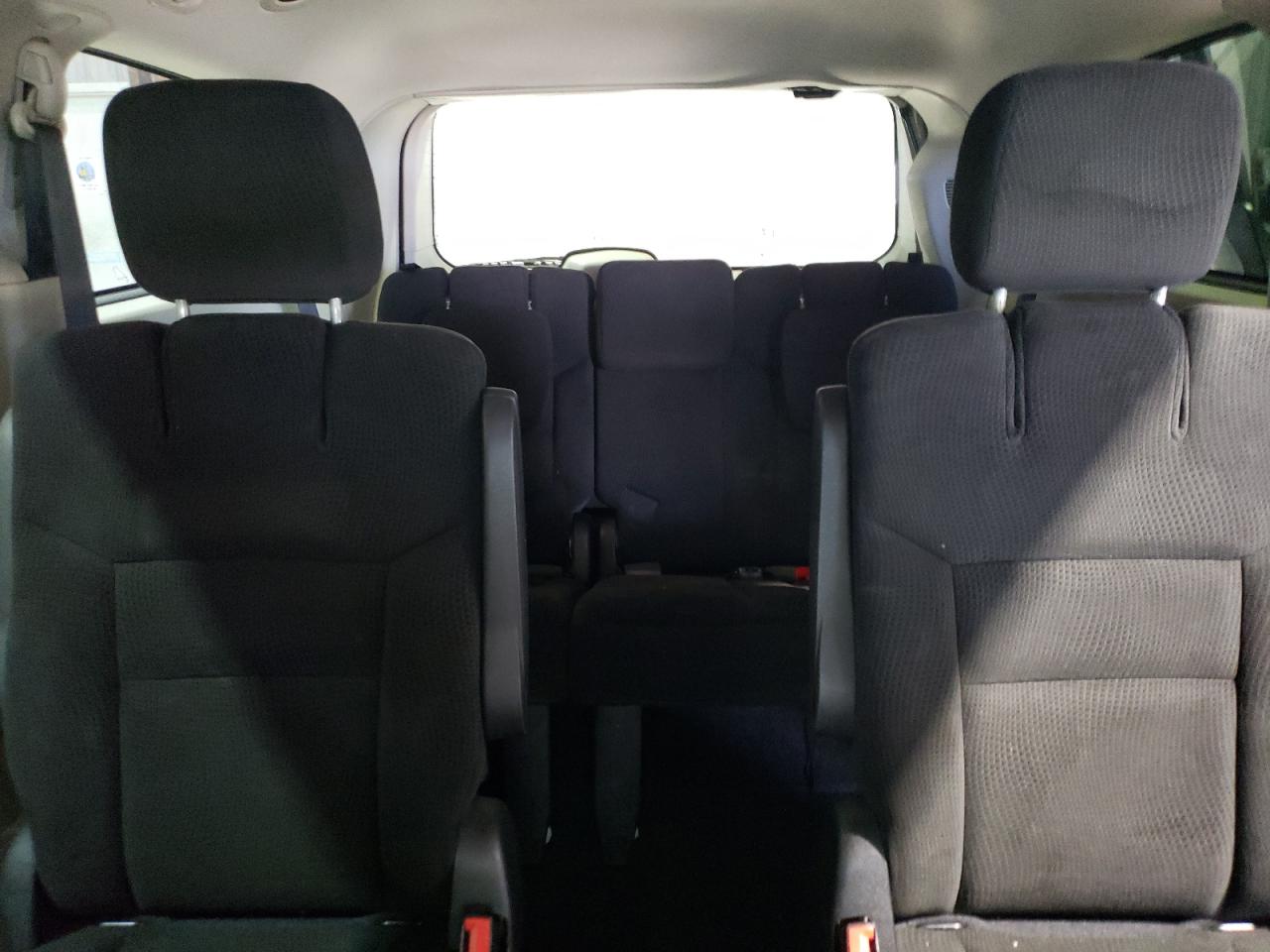 2016 Dodge Caravan - Image 10