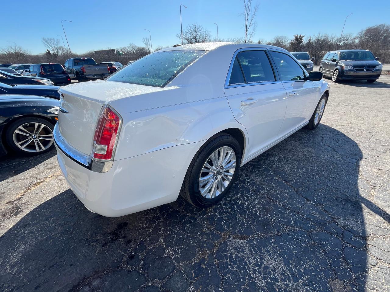 2013 Chrysler 300 - Image 4