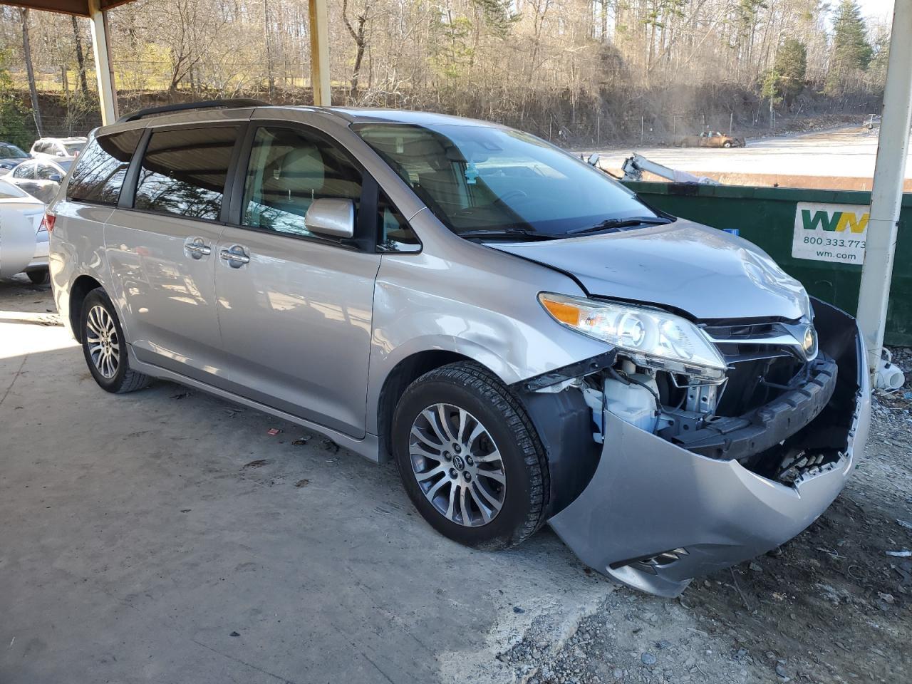 2018 Toyota Sienna - Image 4