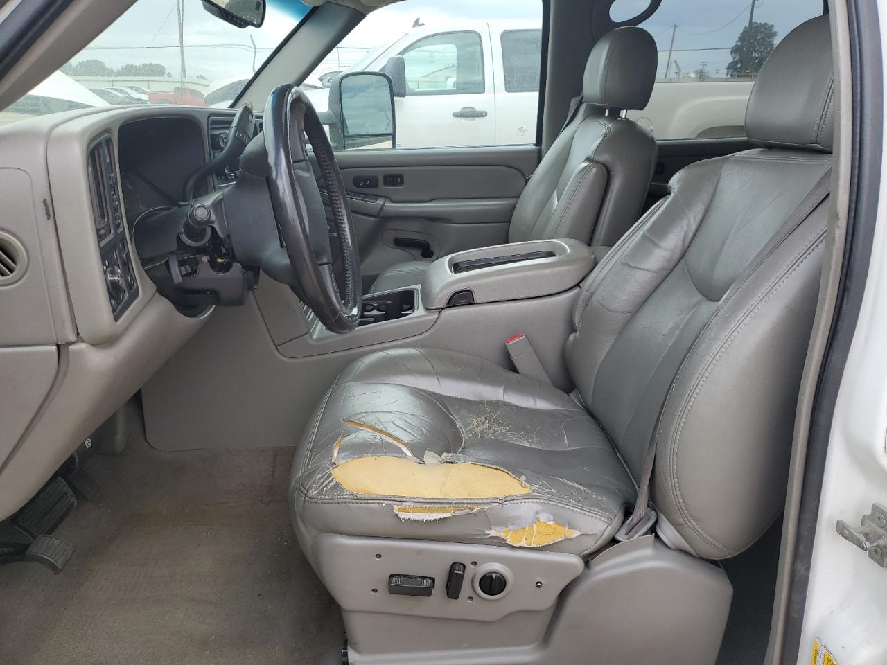 2007 Chevrolet Silverado - Image 7