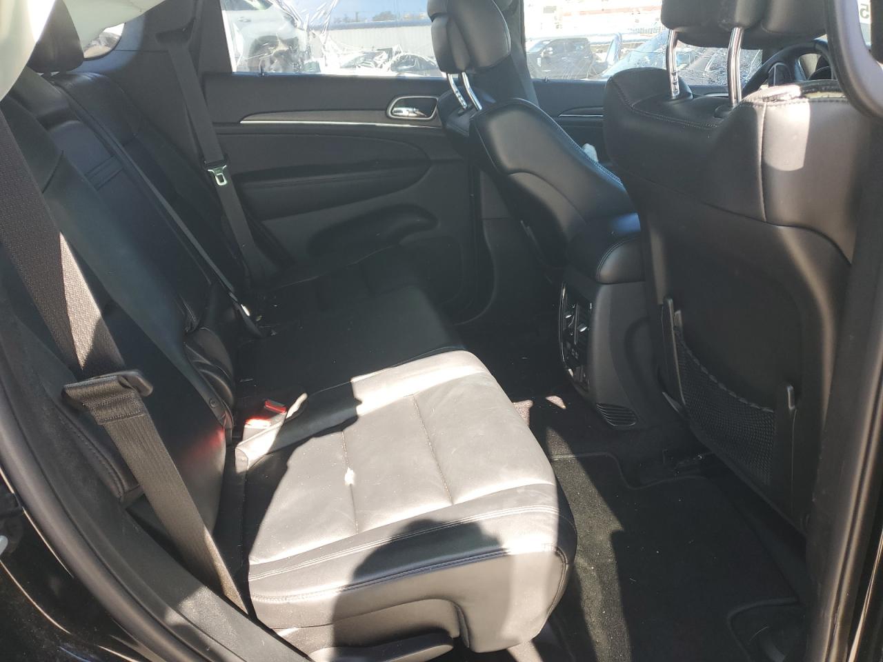 2018 Jeep Grand Cherokee - Image 11