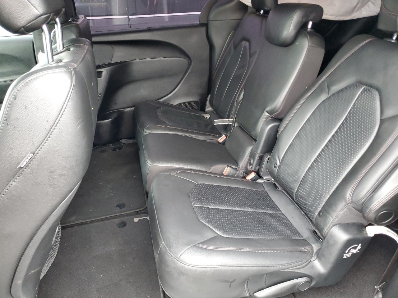 2020 Chrysler Pacifica - Image 11