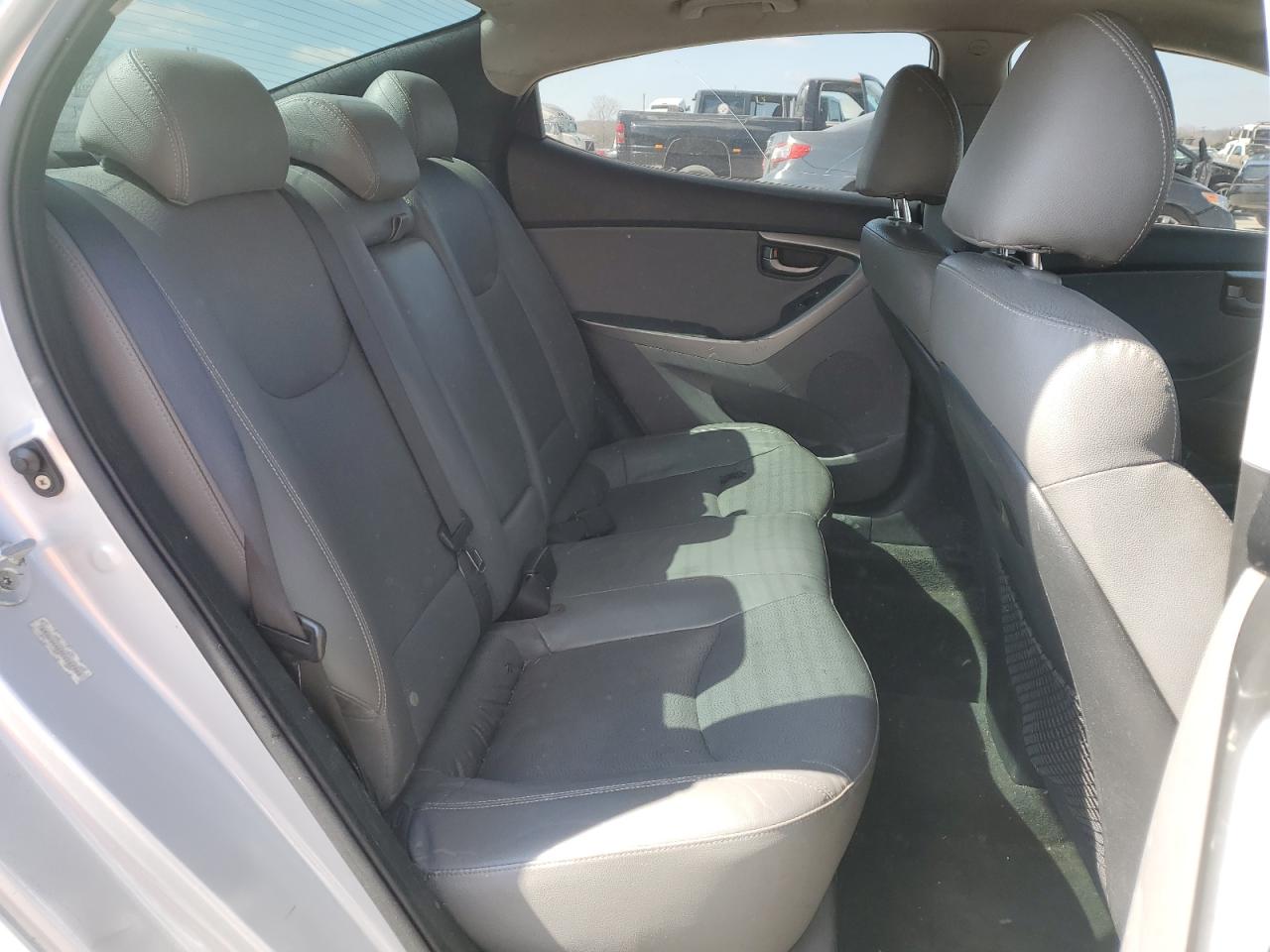 2012 Hyundai Elantra - Image 10