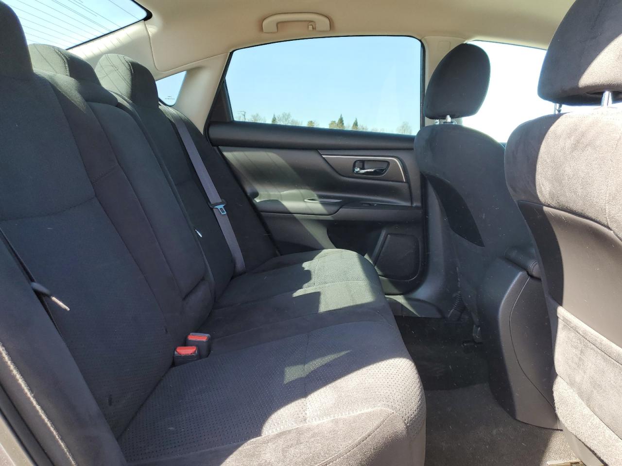 2015 Nissan Altima - Image 10