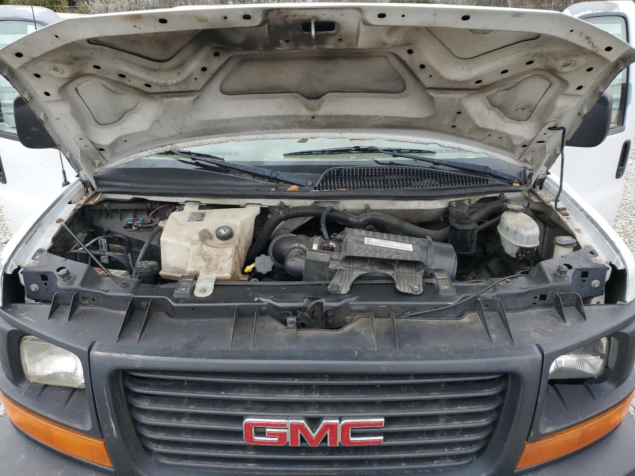 2008 GMC Savana - Image 14