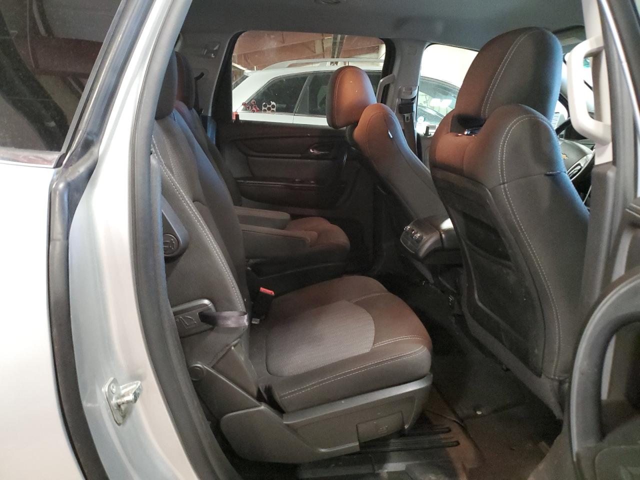 2014 Chevrolet Traverse - Image 11