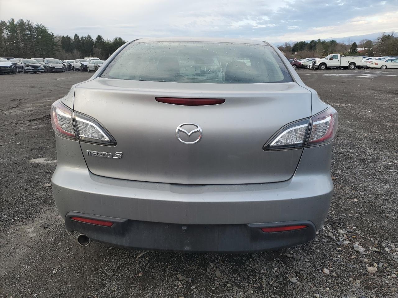 2011 Mazda 3 - Image 6