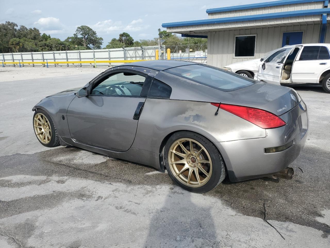 2007 Nissan 350Z - Image 2