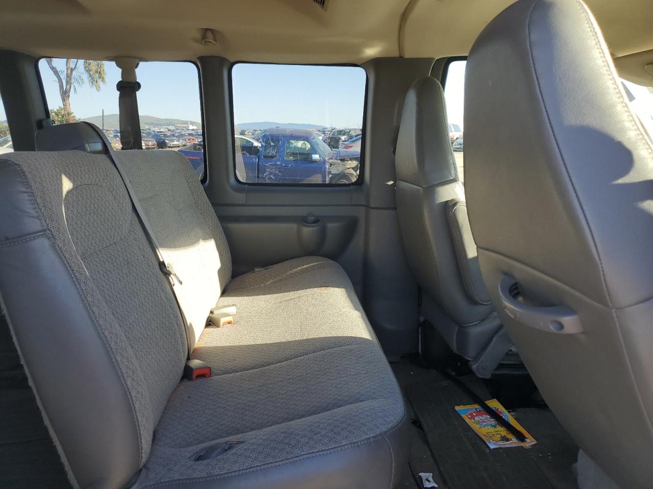 2007 Chevrolet Express - Image 11