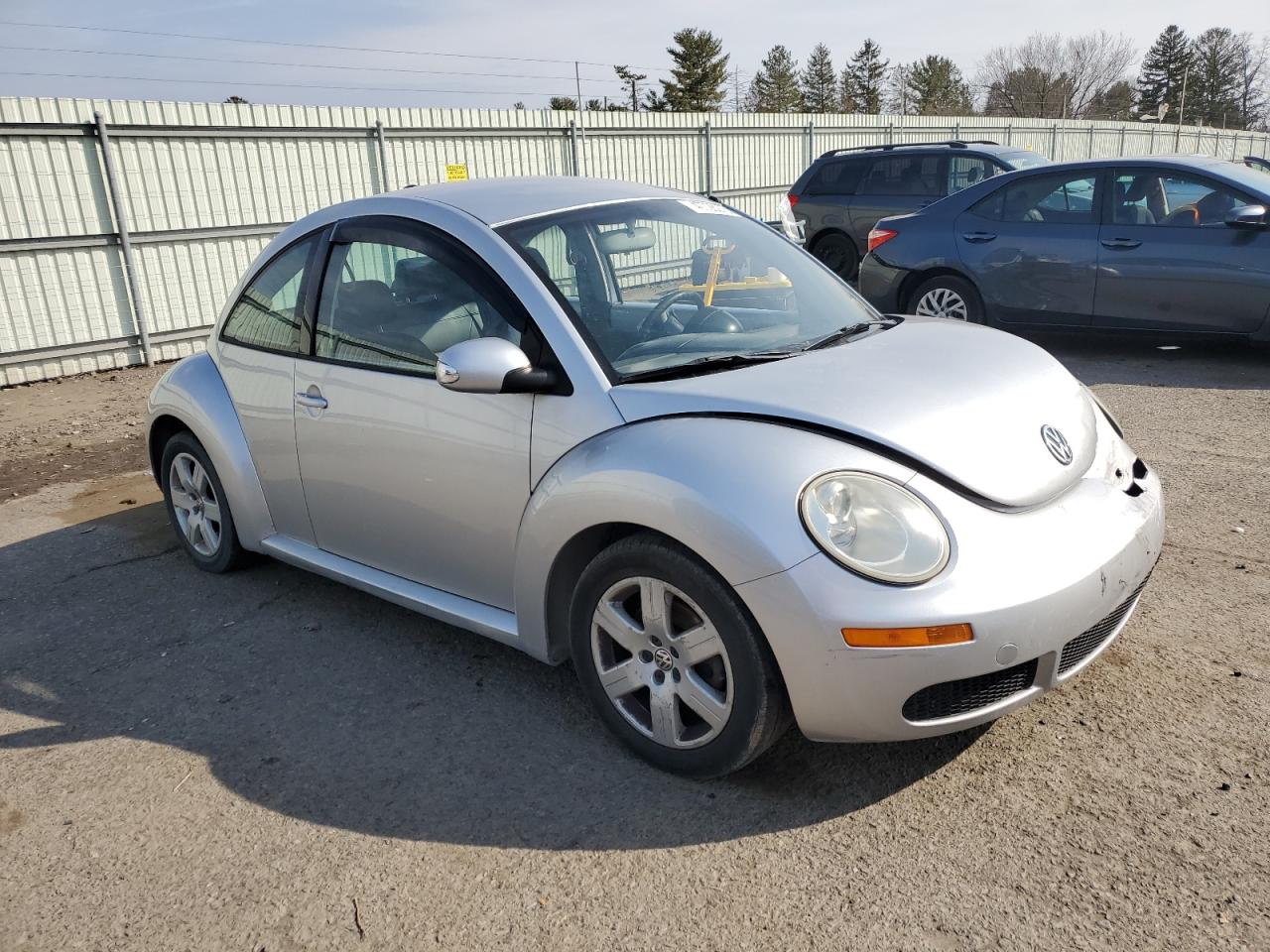 2007 Volkswagen Beetle - Image 4