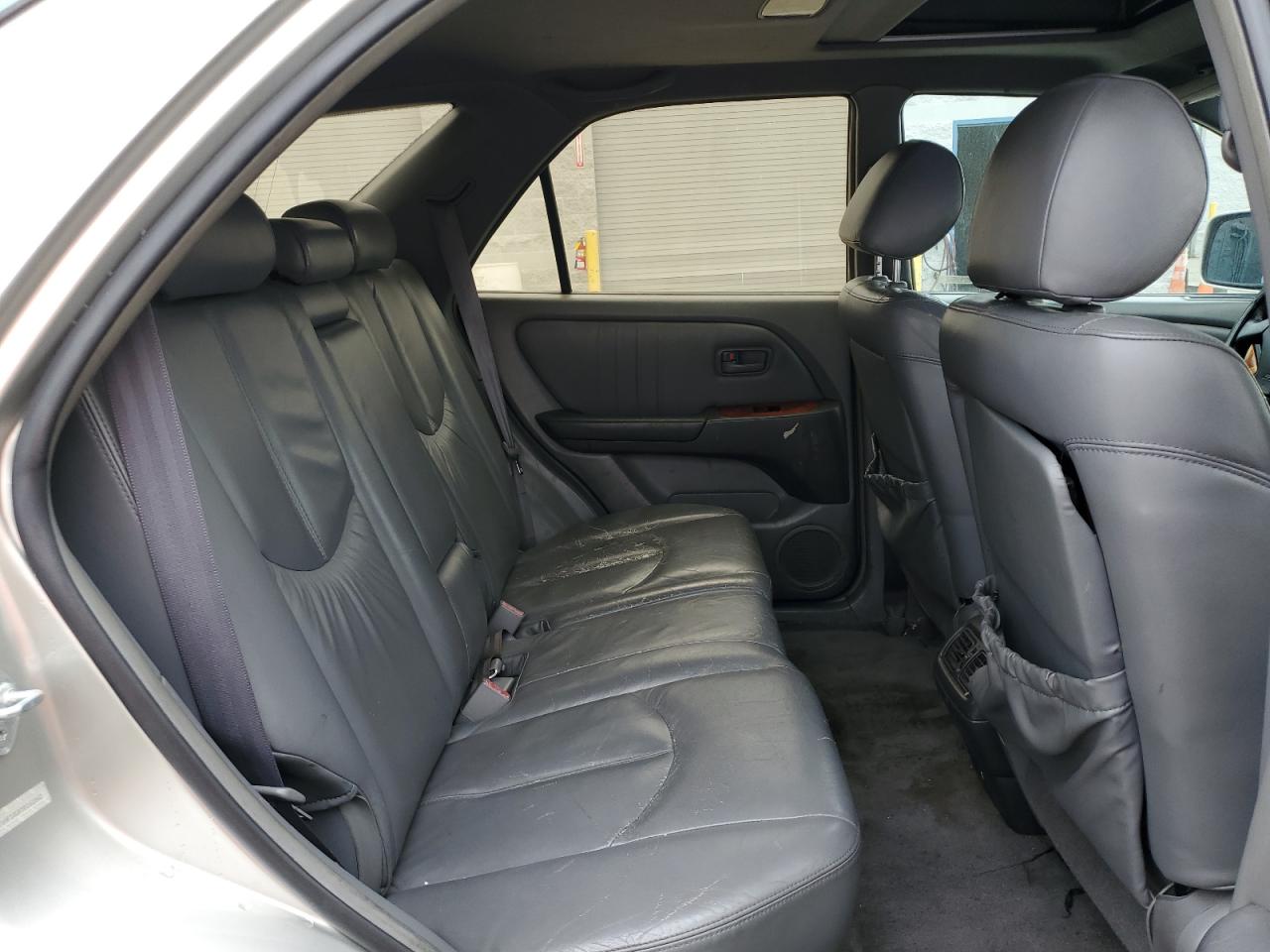2000 Lexus RX - Image 11