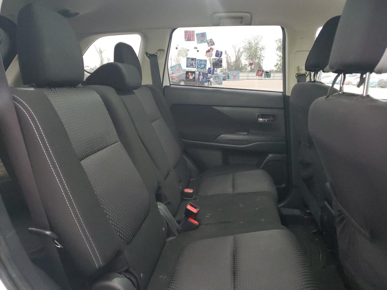 2018 Mitsubishi Outlander - Image 11