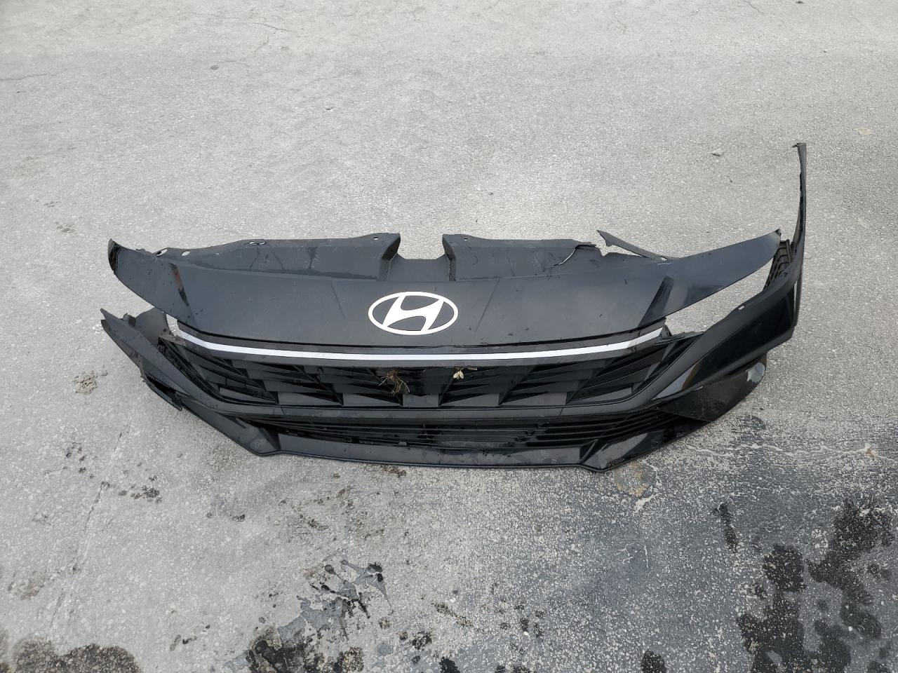 2024 Hyundai Elantra - Image 13
