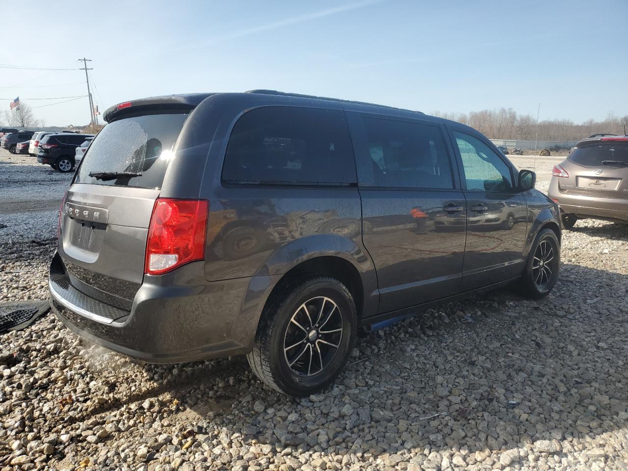 2019 Dodge Caravan - Image 3