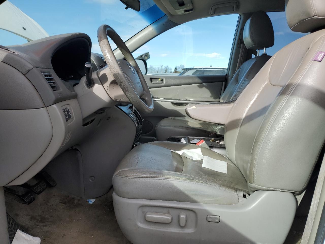 2009 Toyota Sienna - Image 7
