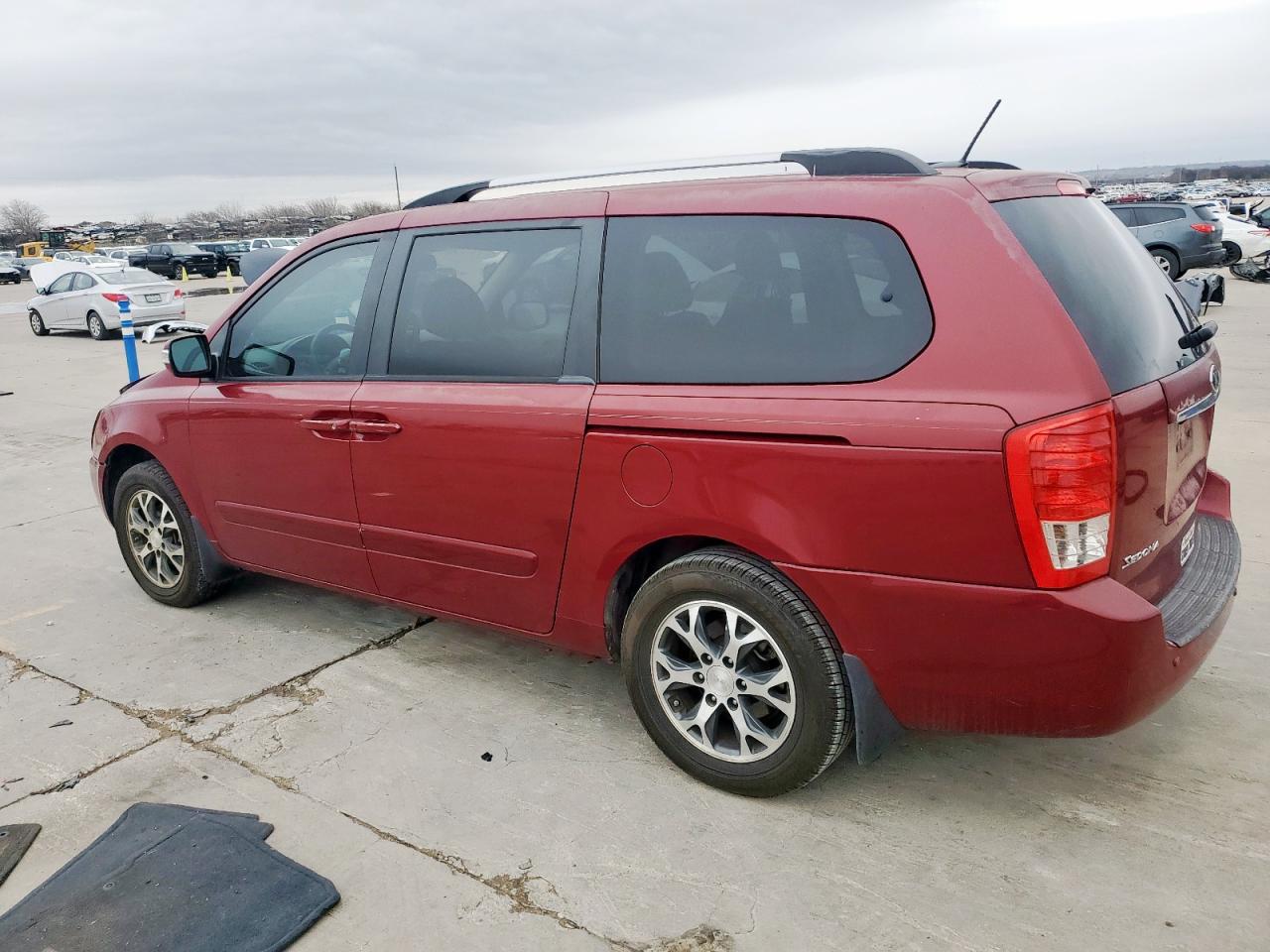 2014 Kia Sedona - Image 2