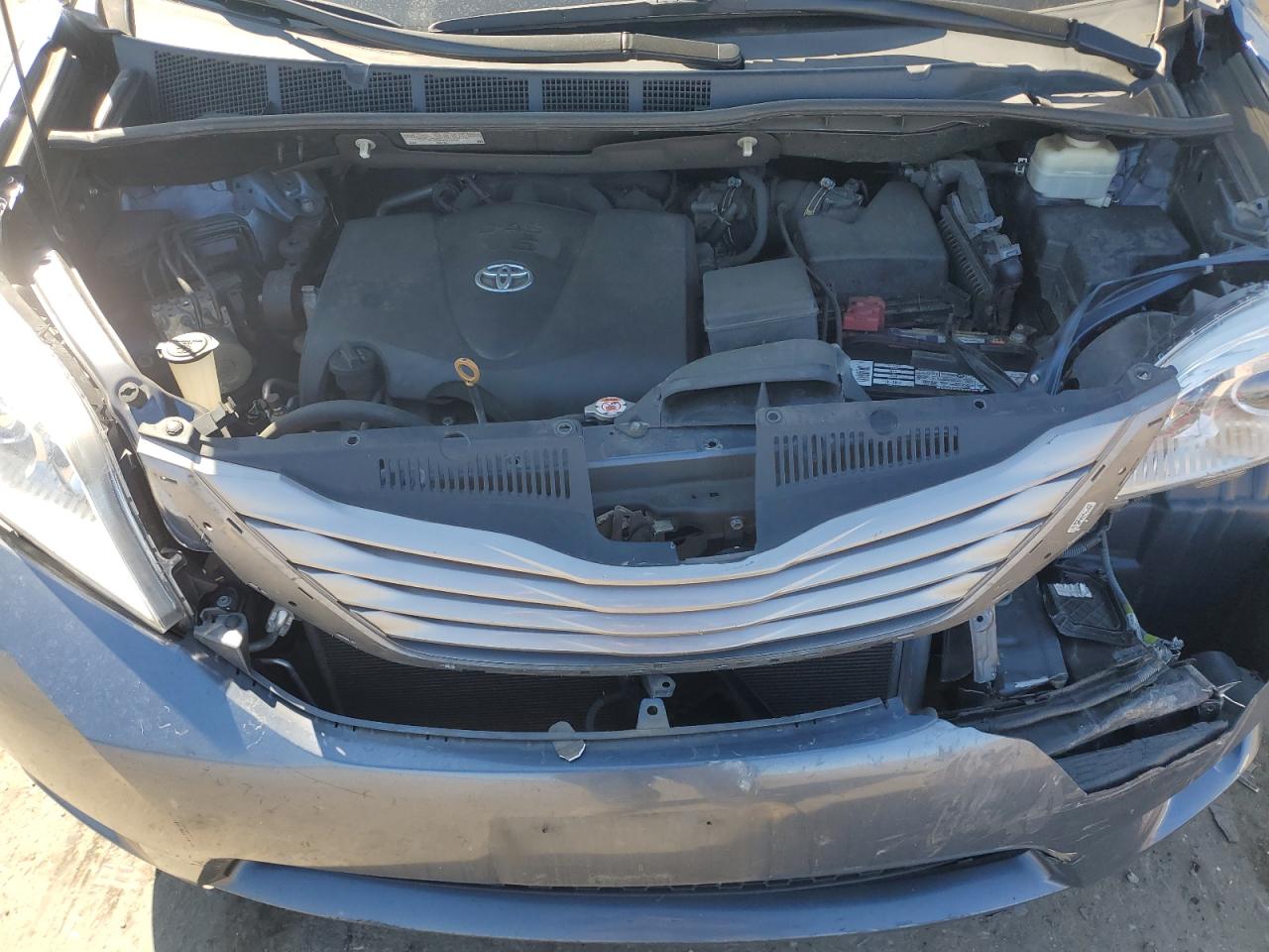 2017 Toyota Sienna - Image 12