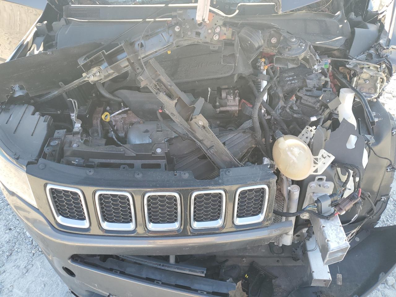 2019 Jeep Compass - Image 12