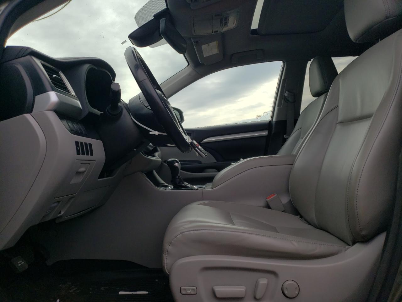 2018 Toyota Highlander - Image 7