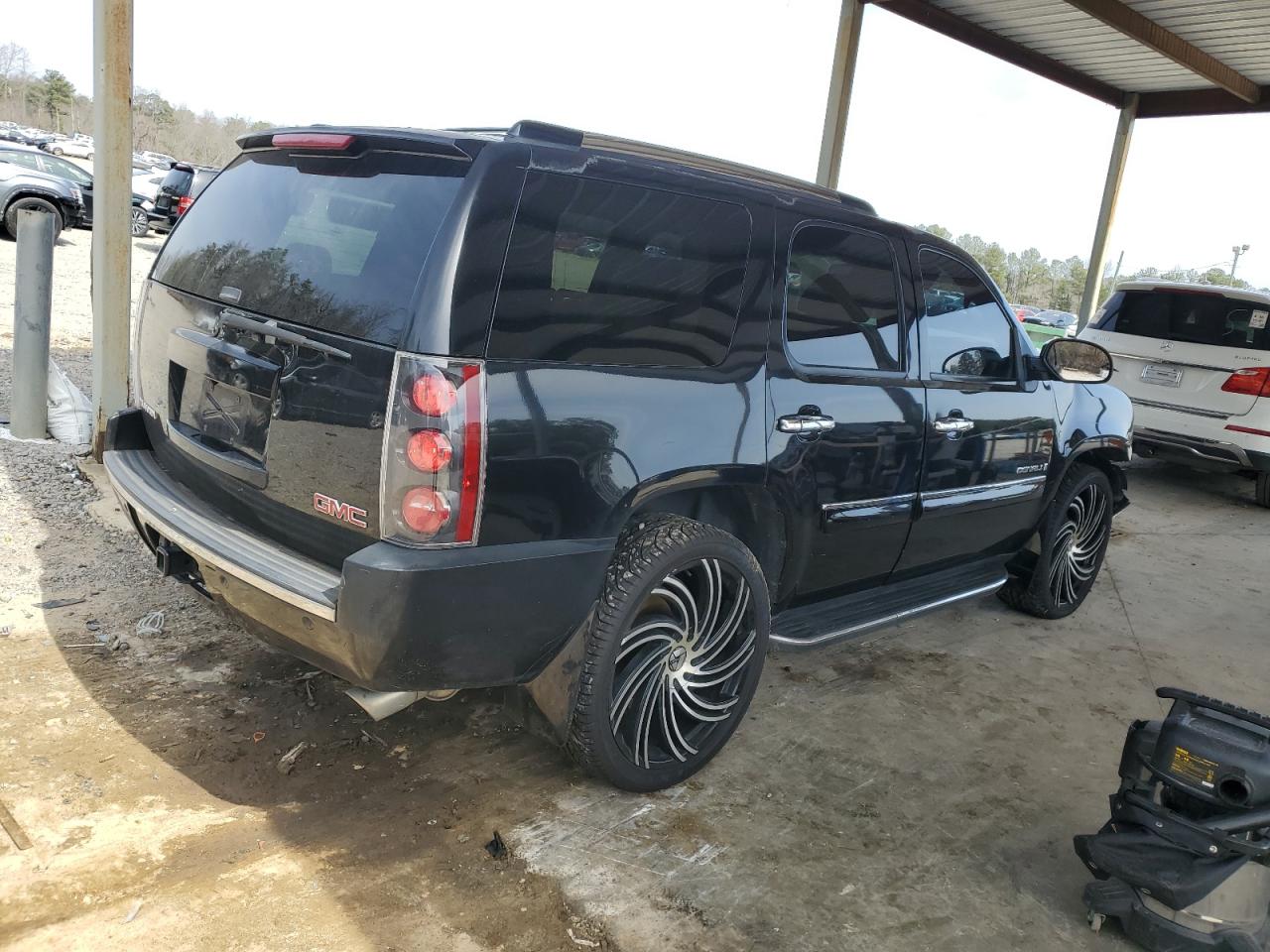 2008 GMC Yukon - Image 3