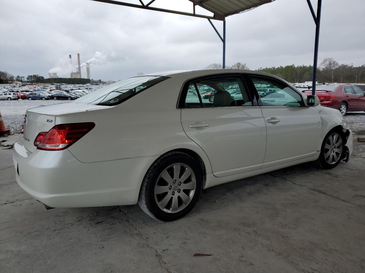 2005 Toyota Avalon - Image 3