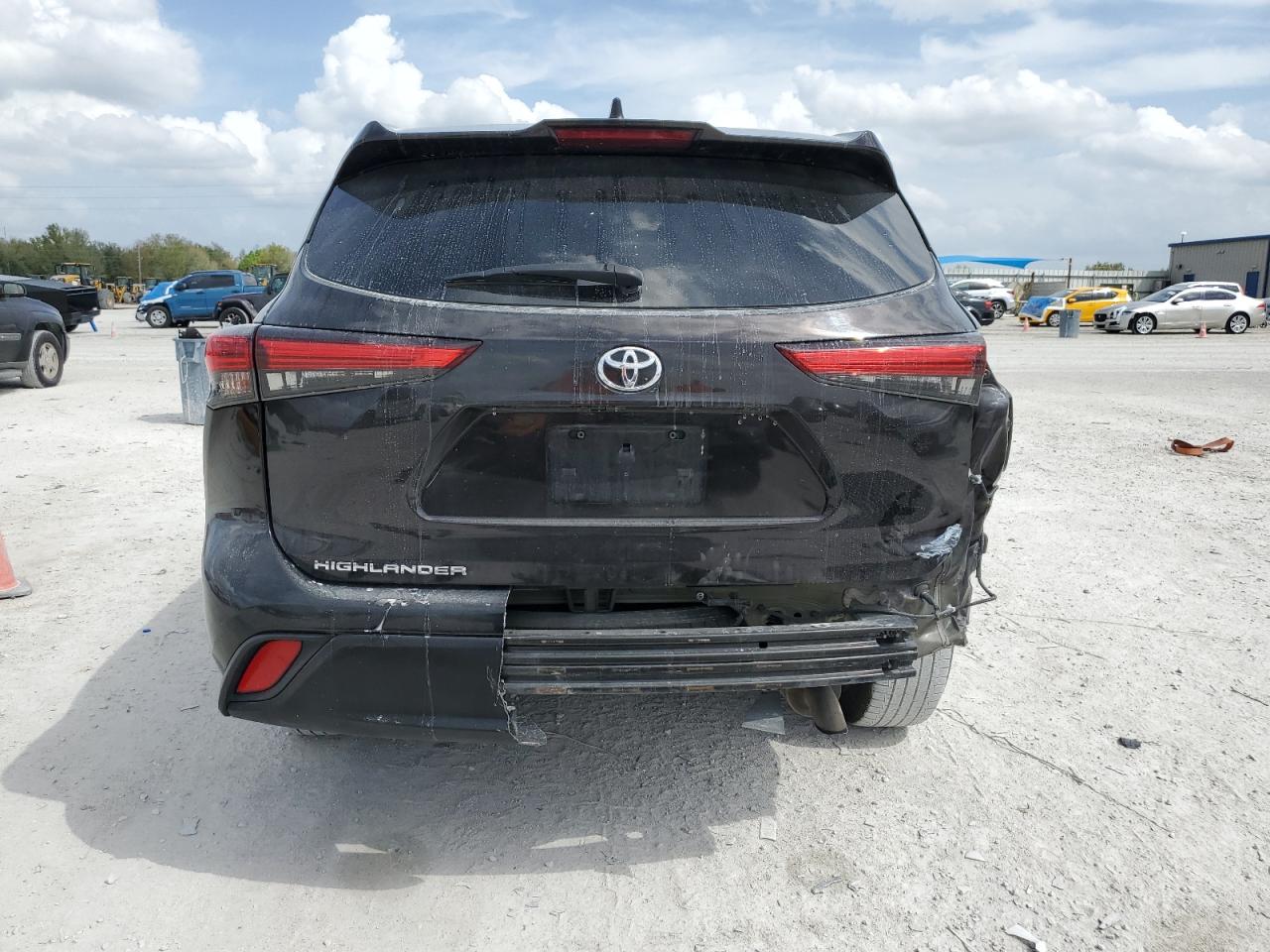 2020 Toyota Highlander - Image 6