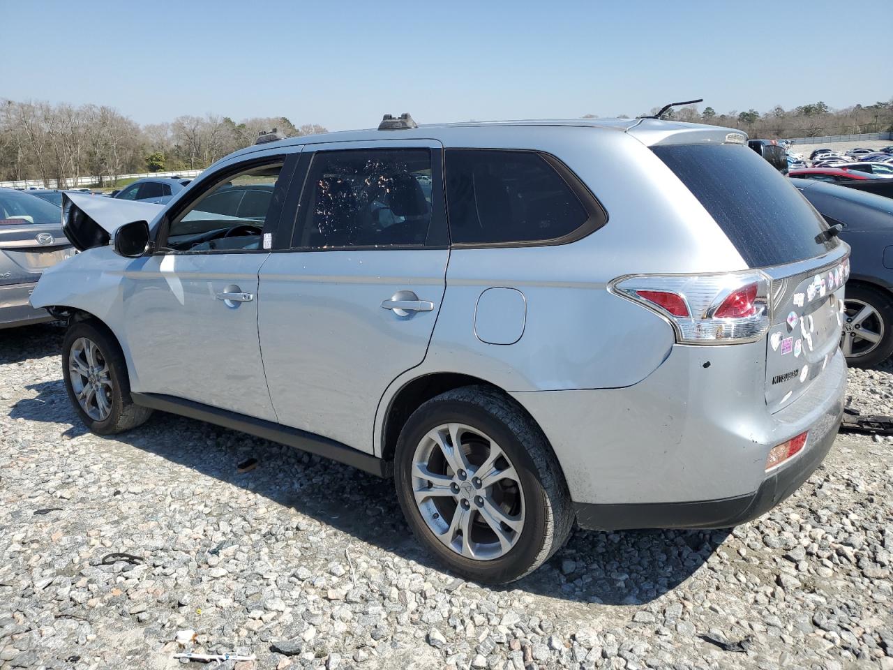2014 Mitsubishi Outlander - Image 2