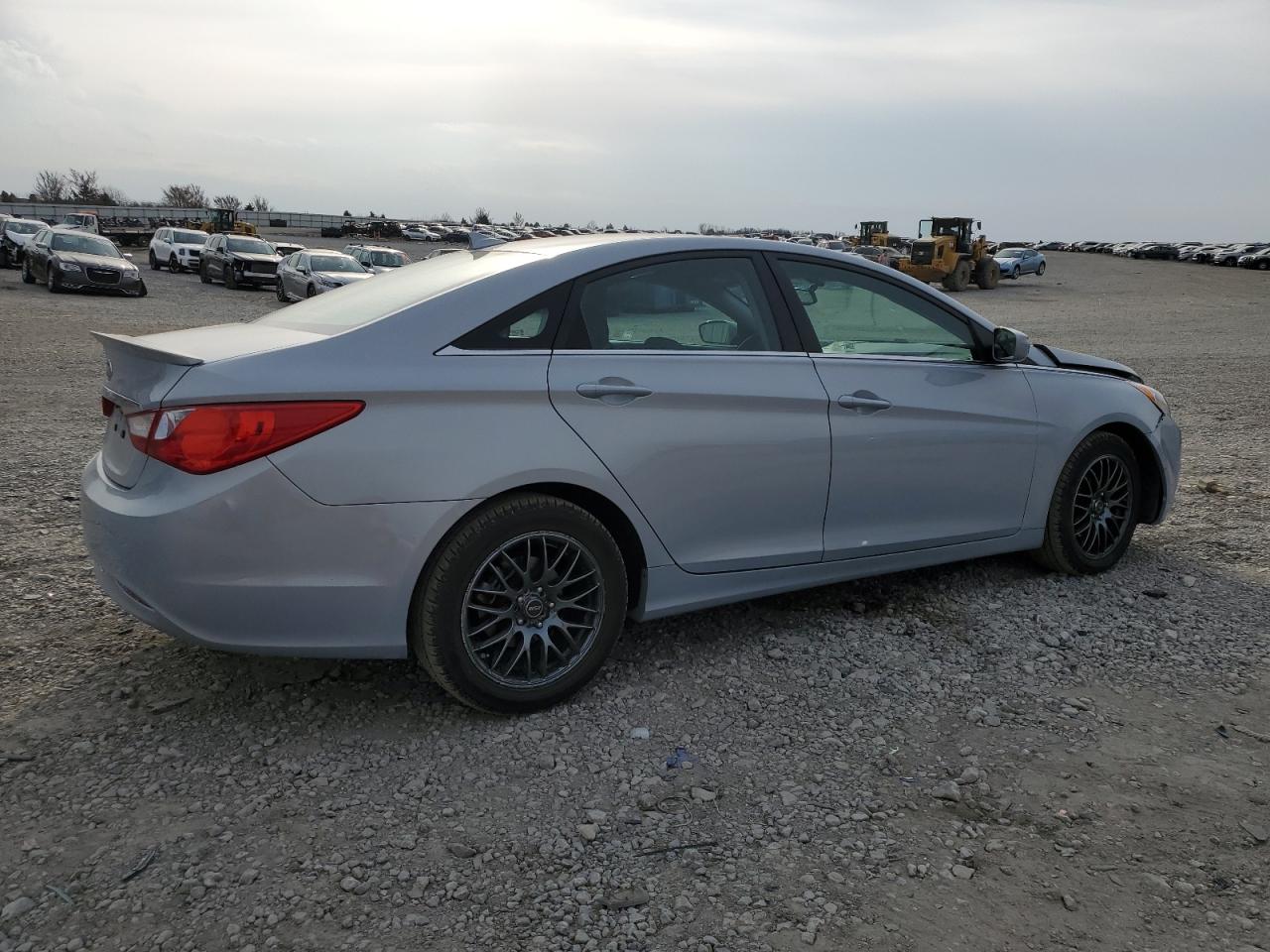 2012 Hyundai Sonata - Image 3