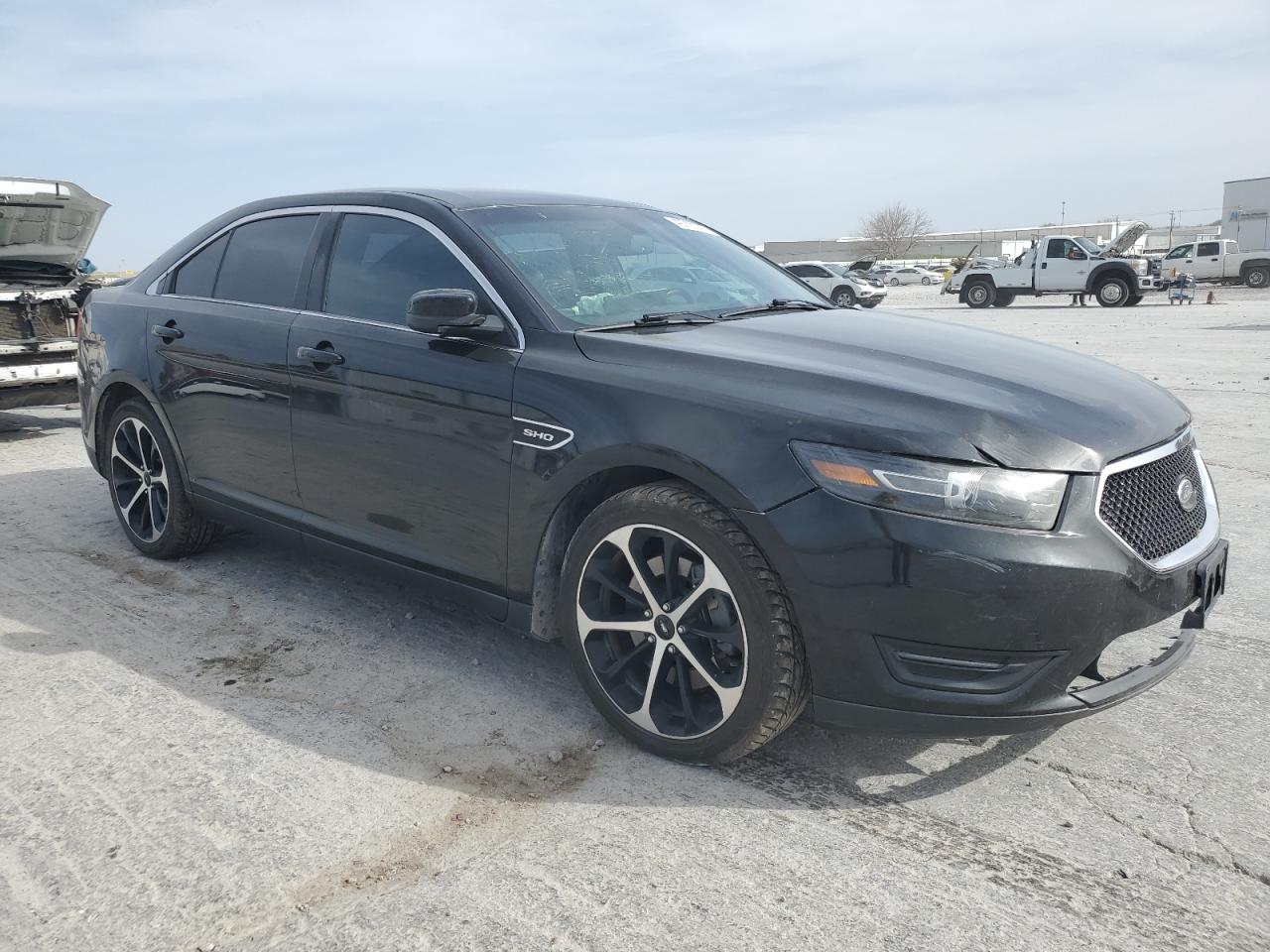 2015 Ford Taurus - Image 4