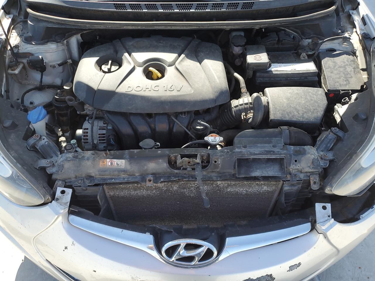 2016 Hyundai Elantra - Image 12
