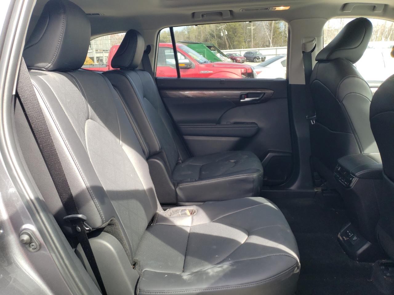 2024 Toyota Highlander - Image 11