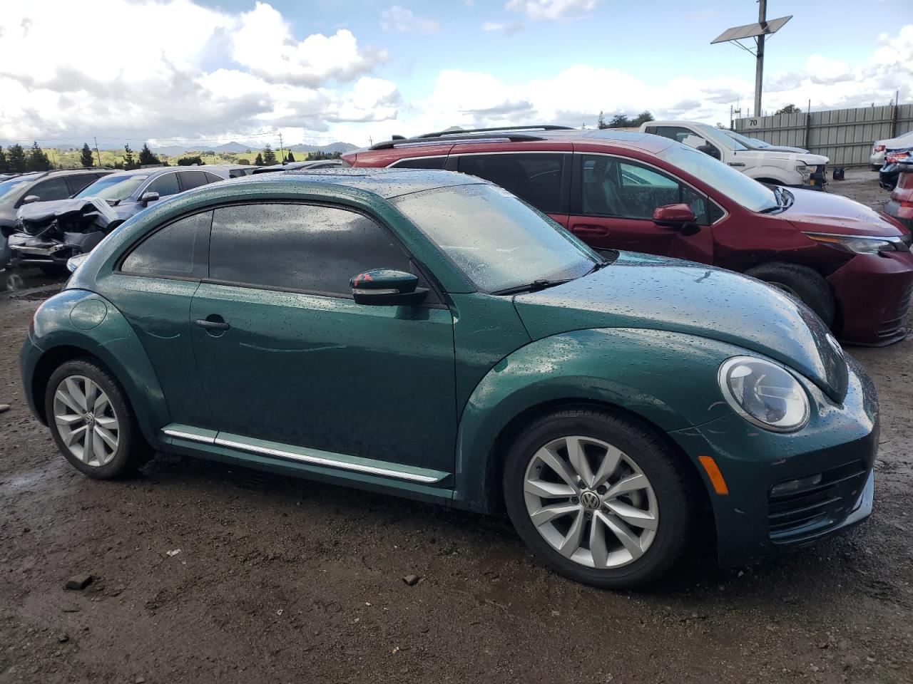 2017 Volkswagen Beetle - Image 4