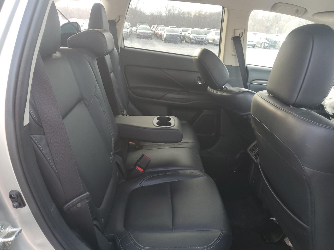 2020 Mitsubishi Outlander - Image 10