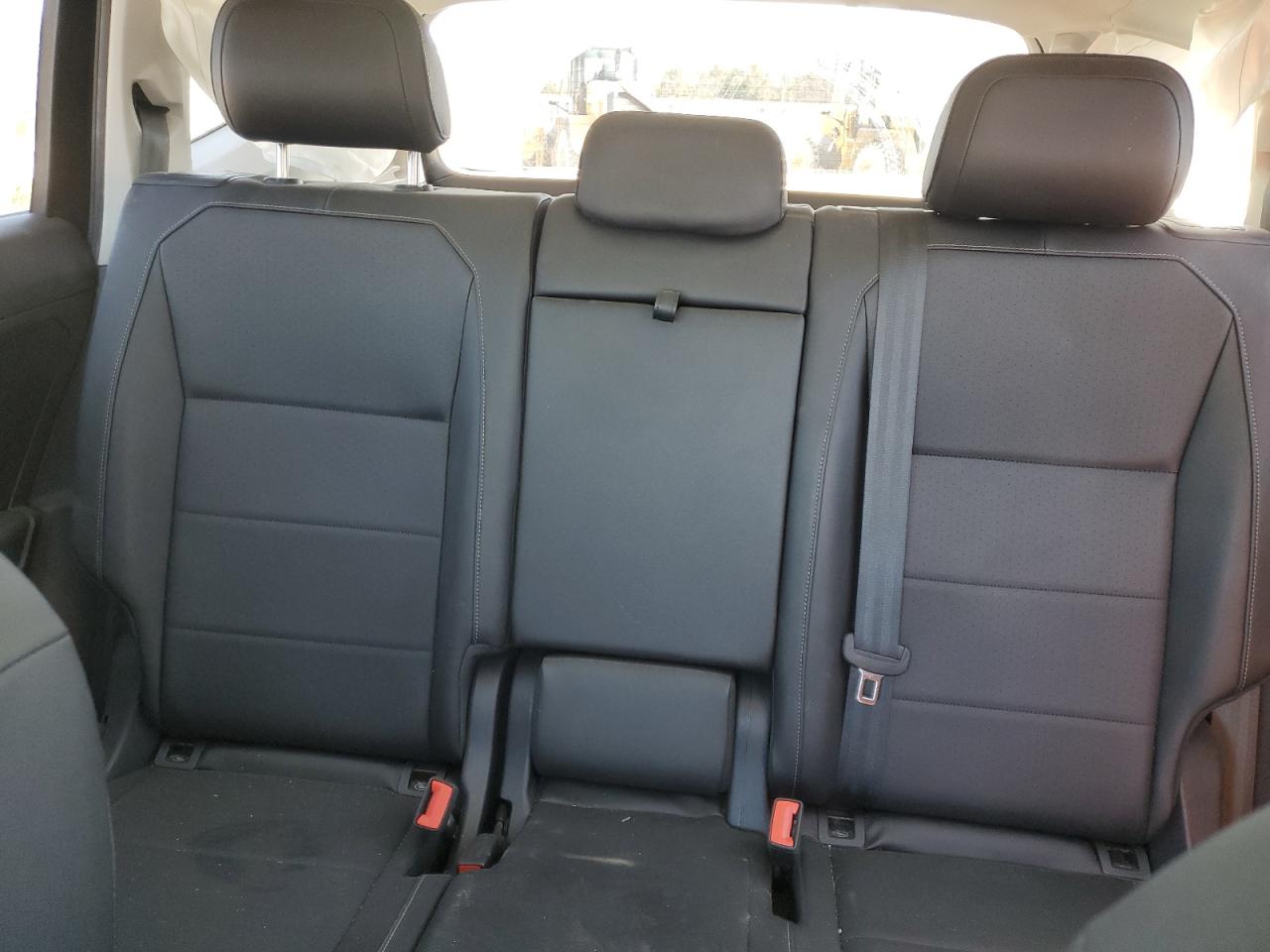 2018 Volkswagen Tiguan - Image 10