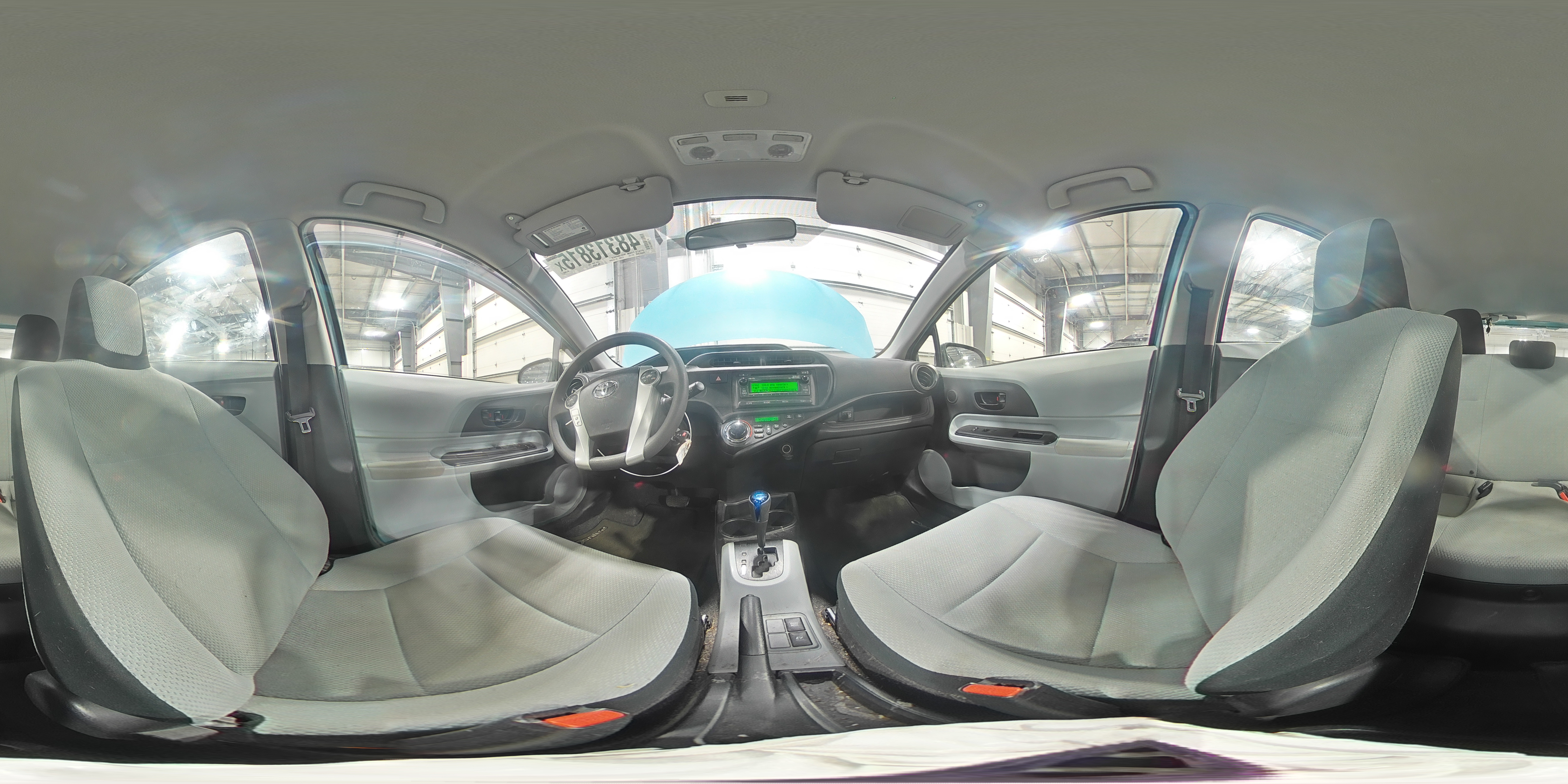 2014 Toyota Prius - Image 14