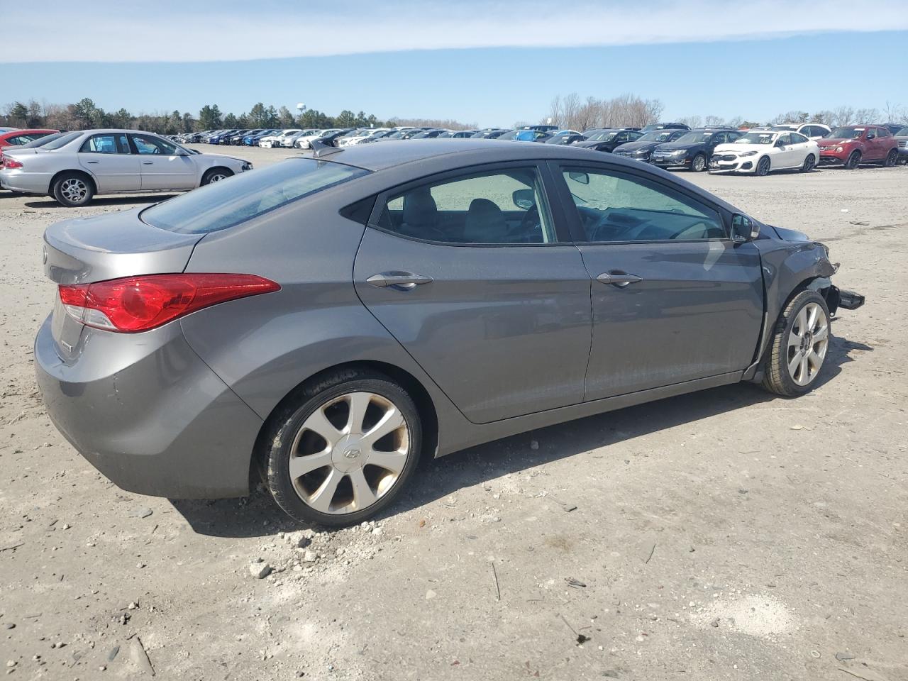 2013 Hyundai Elantra - Image 3