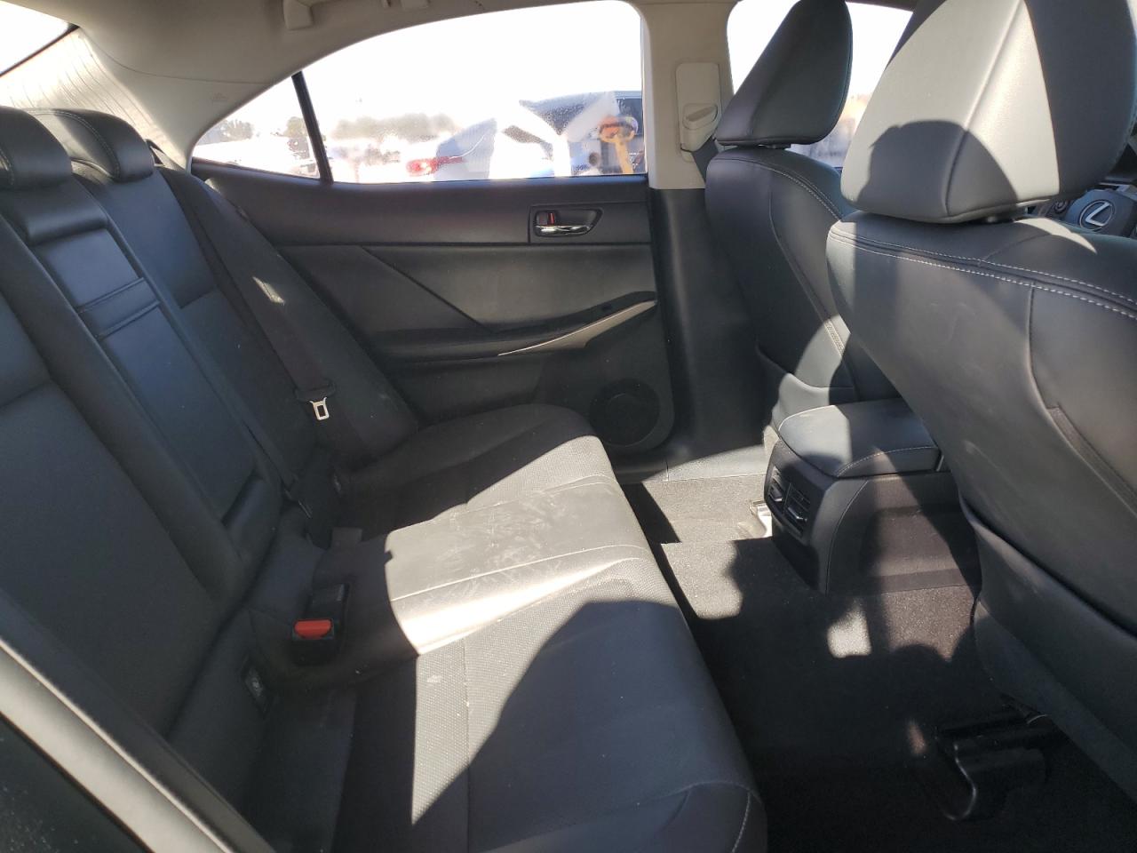 2016 Lexus IS - Image 10