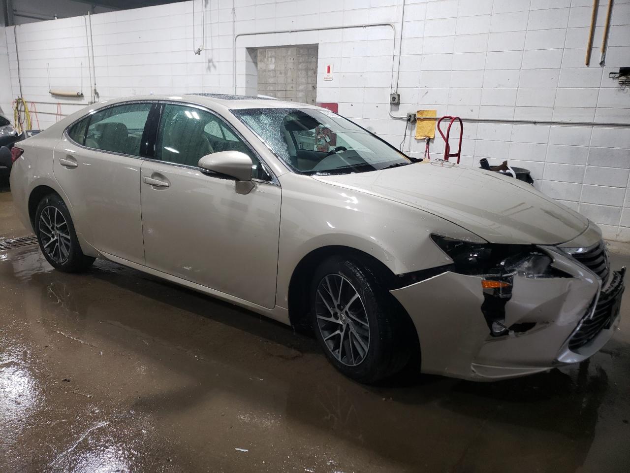 2017 Lexus ES - Image 4