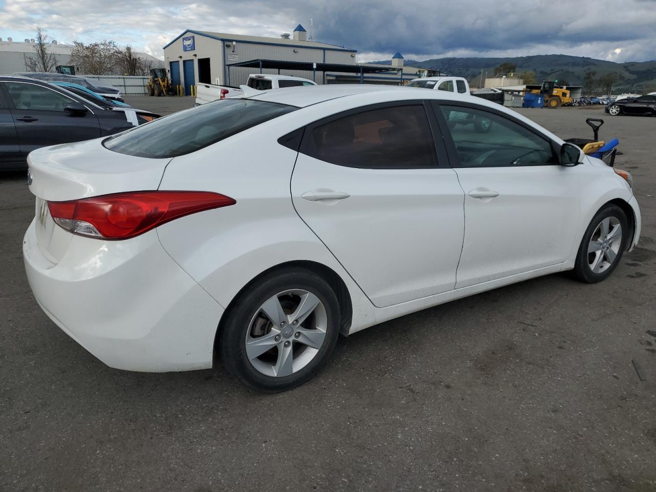 2013 Hyundai Elantra - Image 3