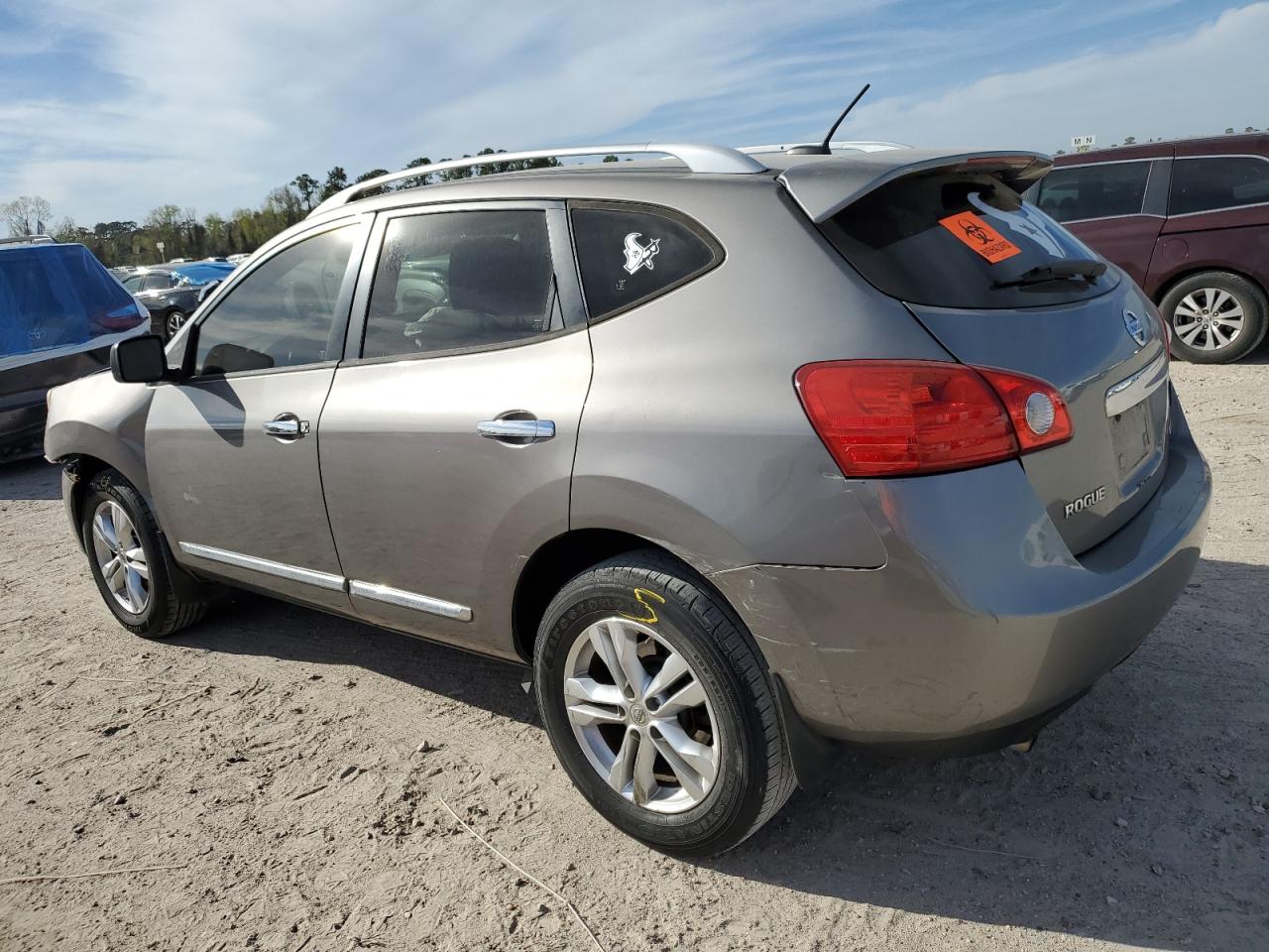 2015 Nissan Rogue - Image 2