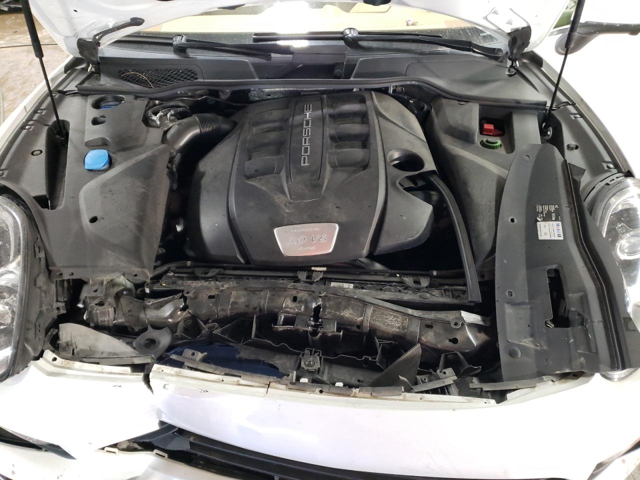 2015 Porsche Cayenne - Image 11