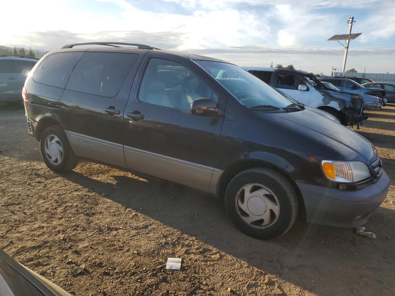 2001 Toyota Sienna - Image 4
