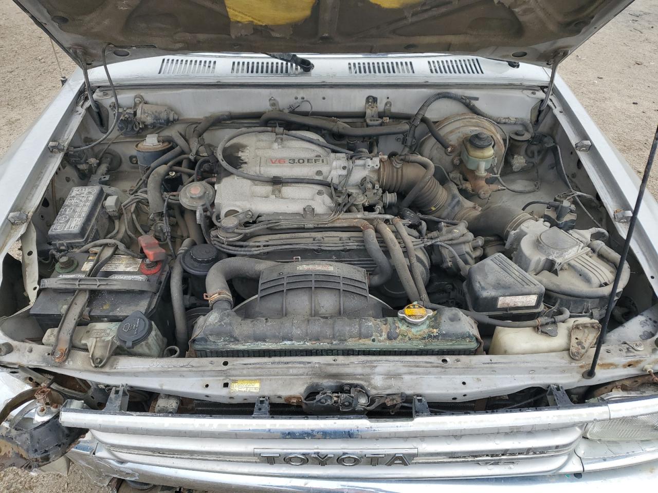 1990 Toyota Pickup - Image 11