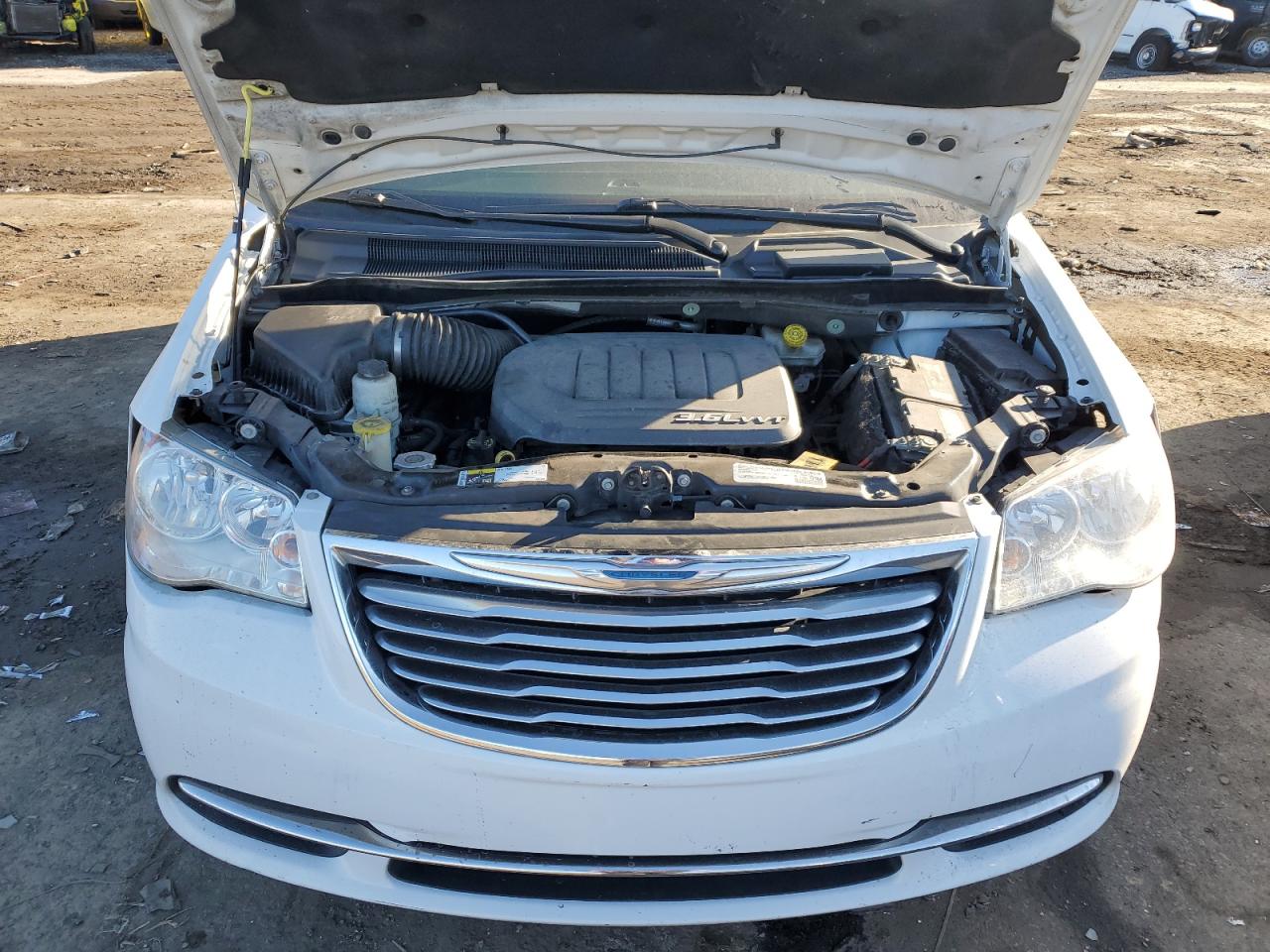 2015 Chrysler Town & Country - Image 14