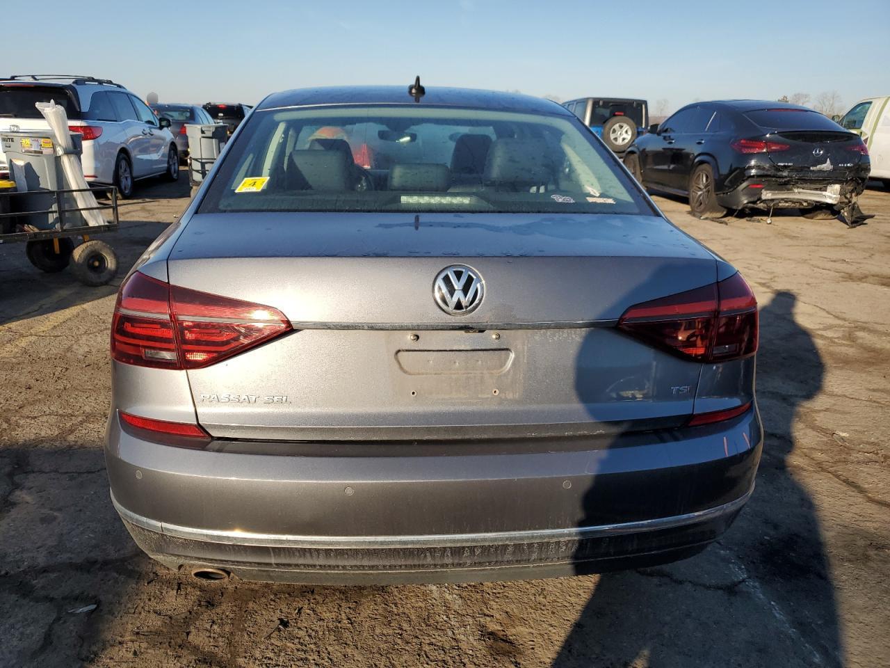 2017 Volkswagen Passat - Image 6